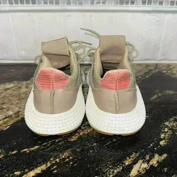 Adidas Sneakers Beige Pink Size US 4 Girls / 5.5 Women’s - Picture 11 of 14